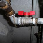 Spôsoby utesnenia kanalizačného potrubia Páska na utesnenie potrubia