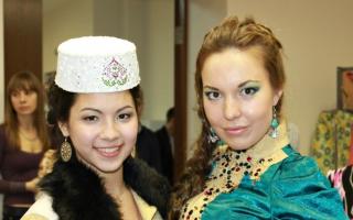Ako rozlíšiť kazanských Tatárov od dreva zo sibírskych sibírskych Tatárov