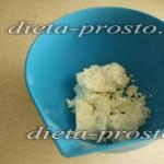 Cottage cheese with herbs and garlic for weight loss and detoxification Salad from cottage cheese and chicken breast