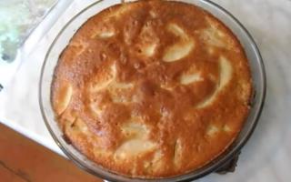 Želé koláč s jablkami - rýchle a chutné recepty v rúre a pomalom sporáku